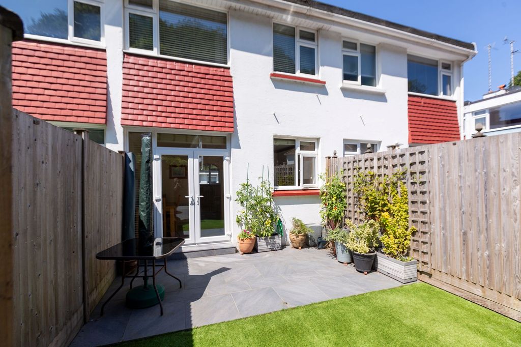 Property photo 1 of 24