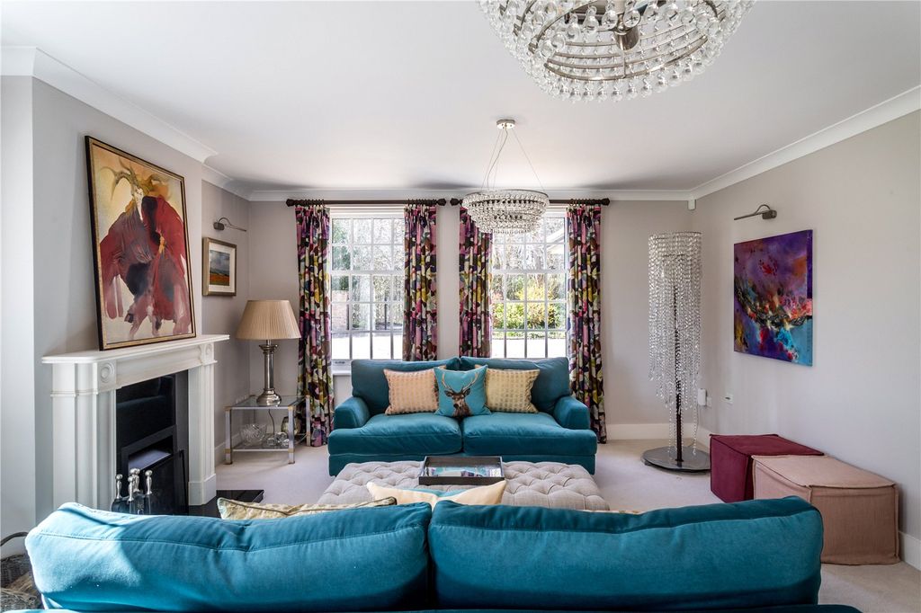 Property photo 3 of 68 House. Partnership