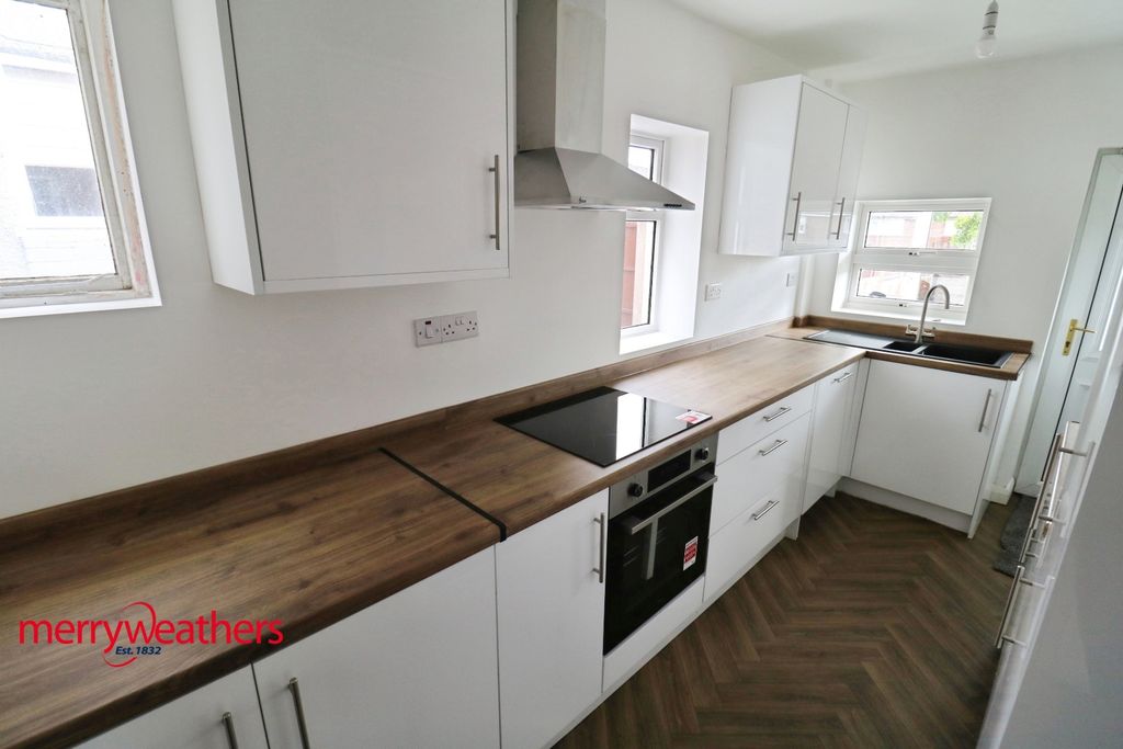 Property photo 2 of 14 Kitchen