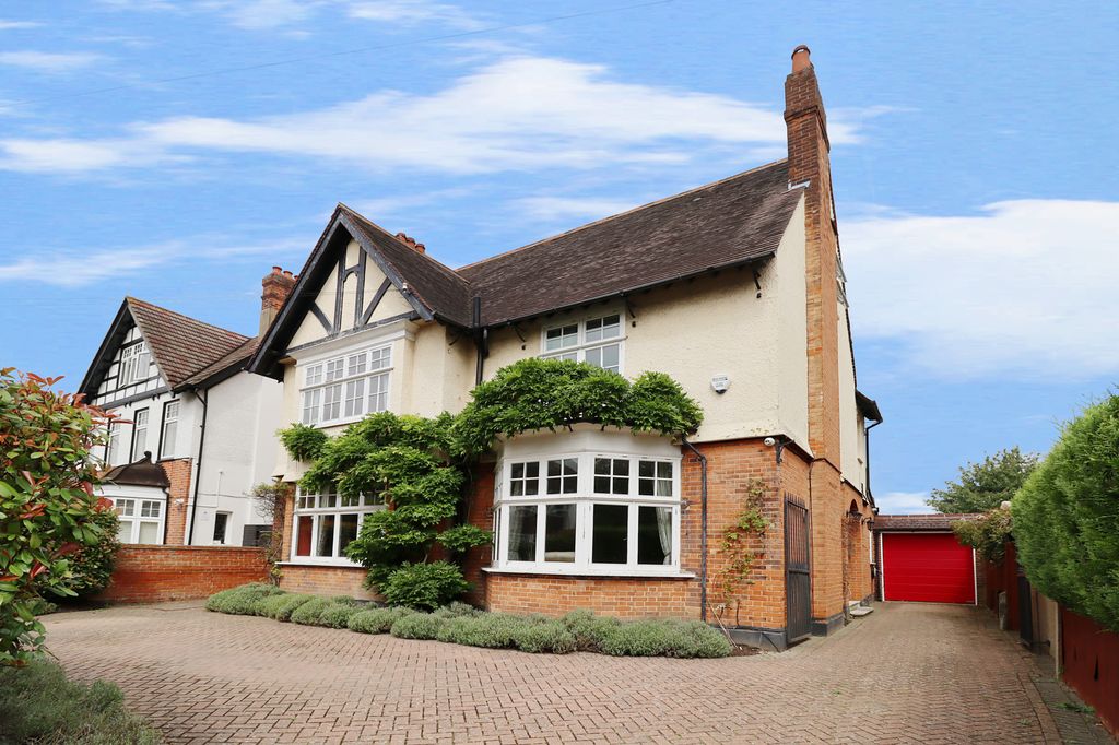 Property photo 1 of 42
