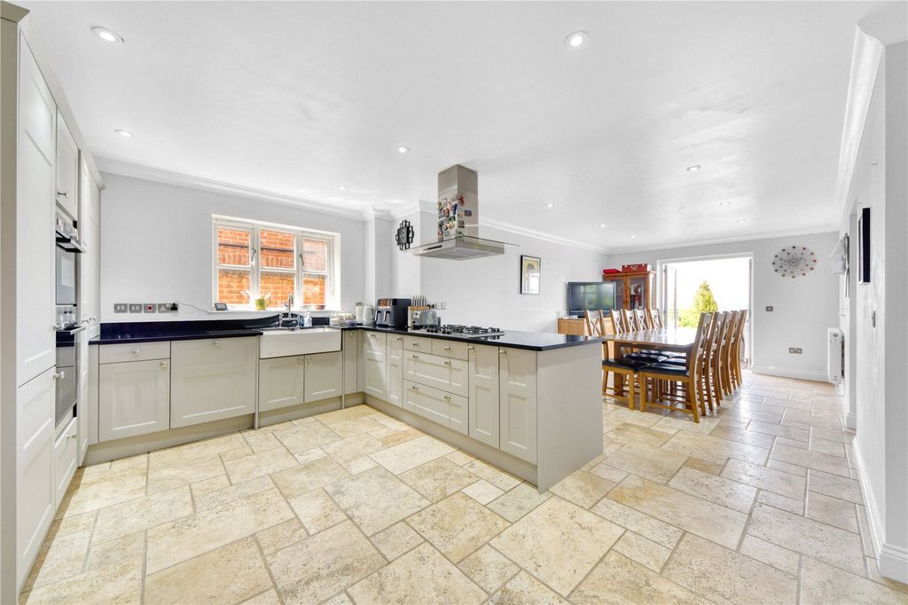 Property photo 2 of 33 Picture No. 40