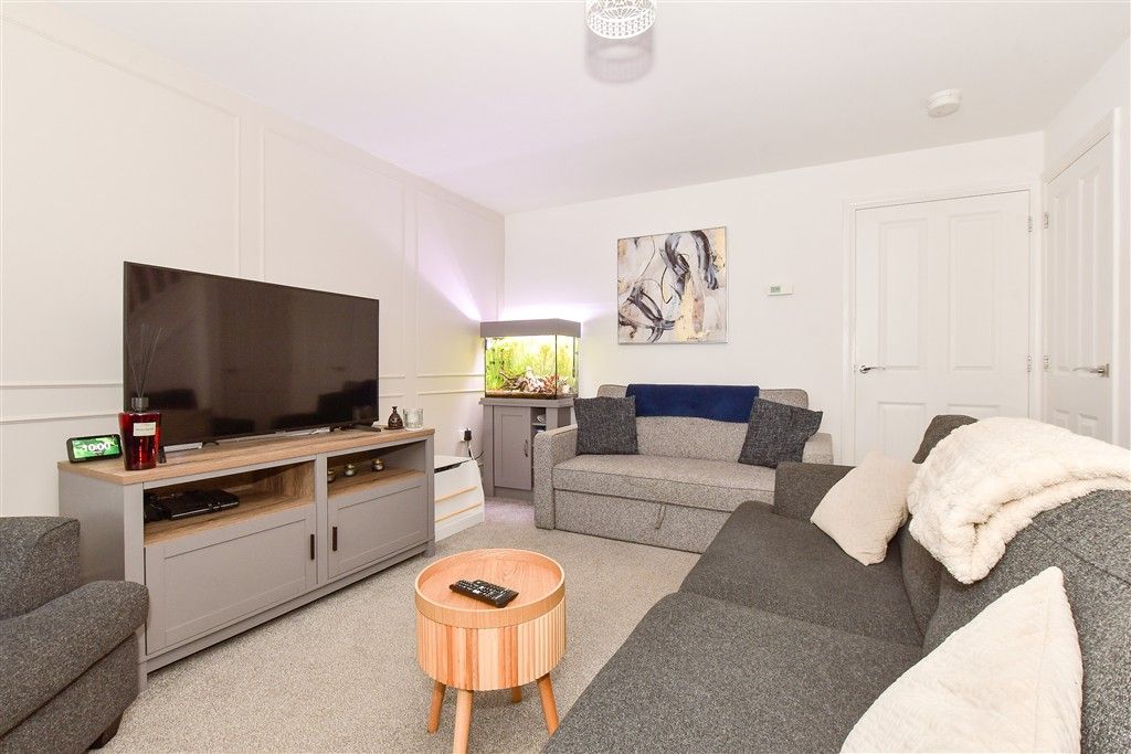 Property photo 3 of 10 Lounge