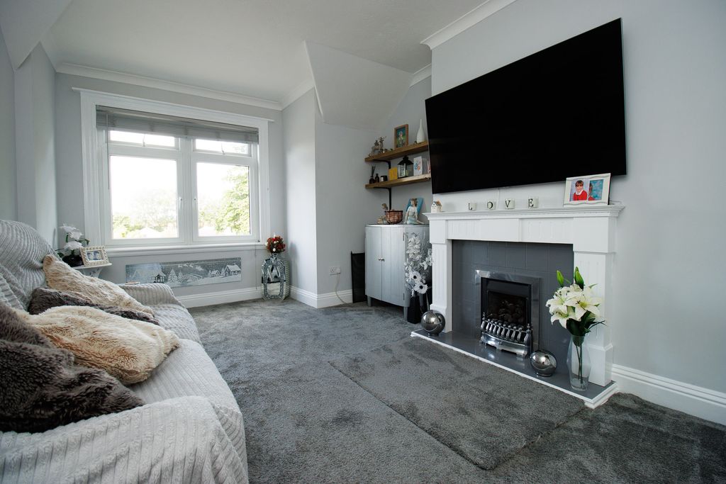 Additional image 8 of 2 bed flat for saleWest Avenue, Filey YO14