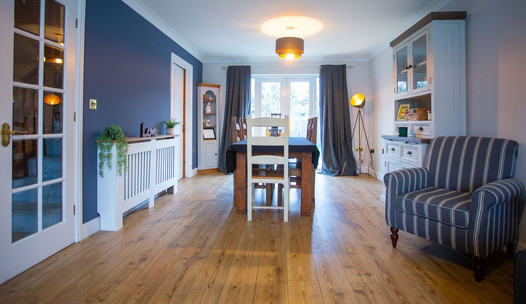 Property photo 2 of 31