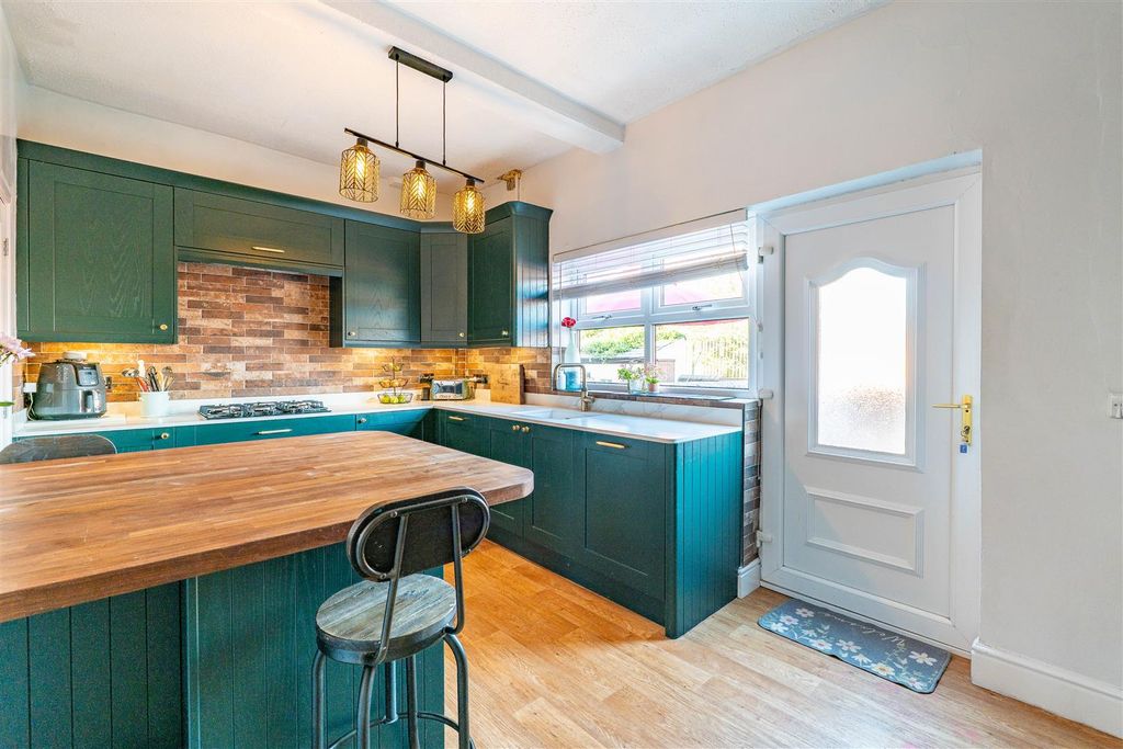Property photo 3 of 20 Kitchen/Dining Room