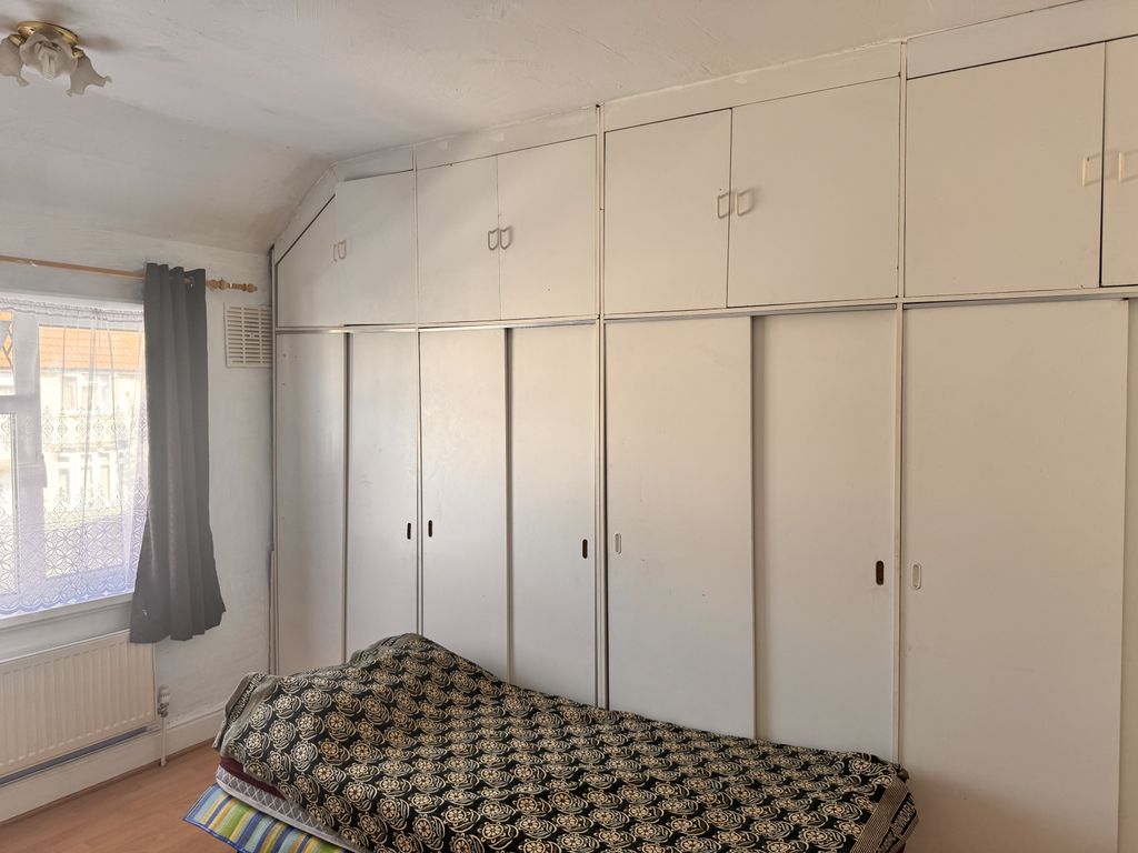 Property photo 1 of 4 Room