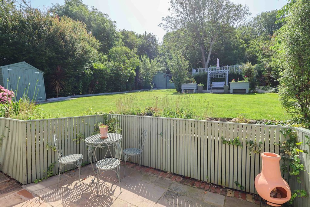 Property photo 3 of 29 Garden