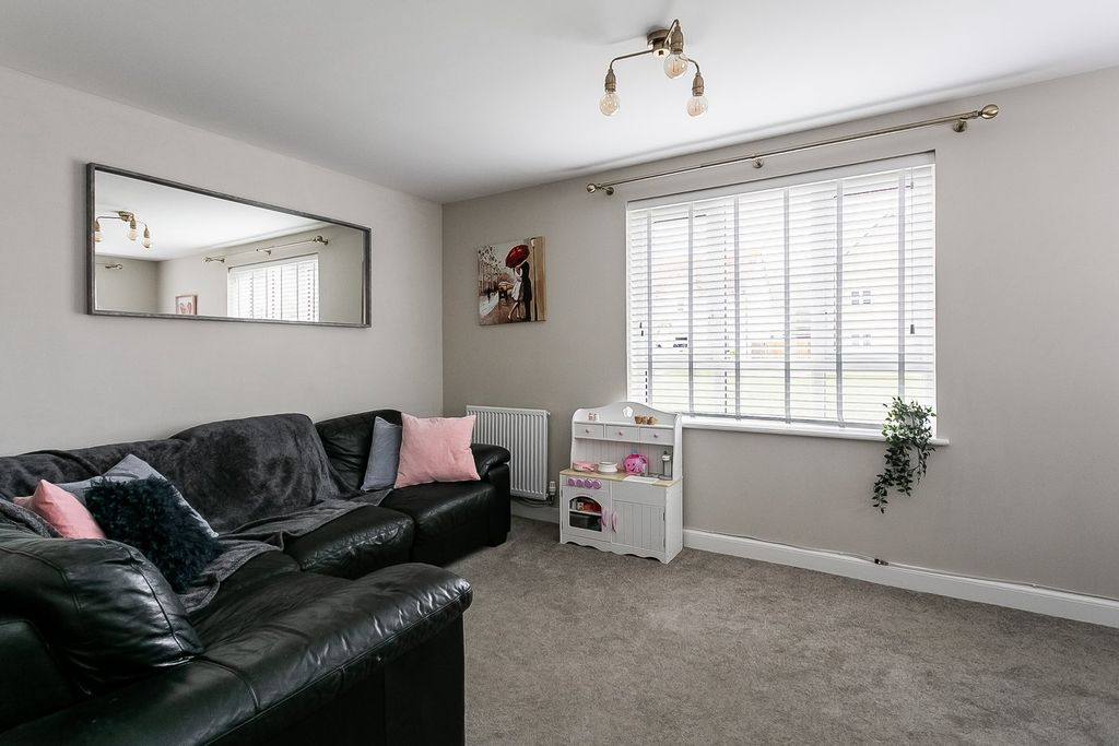 Property photo 2 of 31