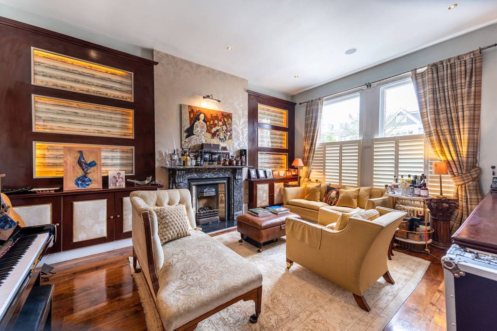 Property photo 1 of 32