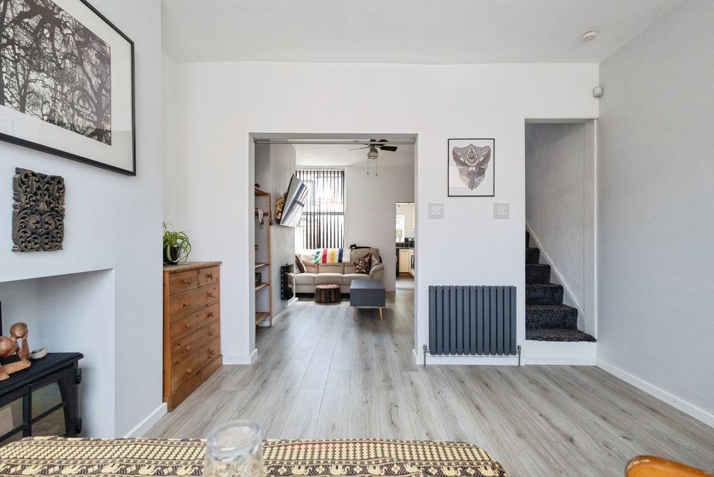 Property photo 3 of 24 Pbox-Img.Jpg