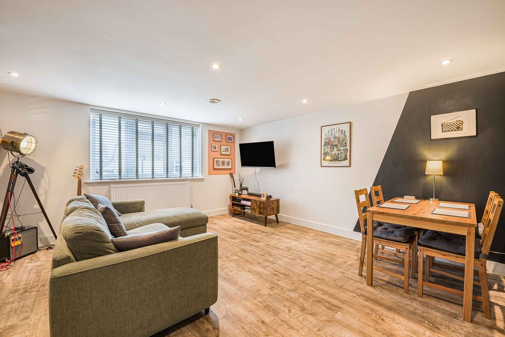 Property photo 1 of 31