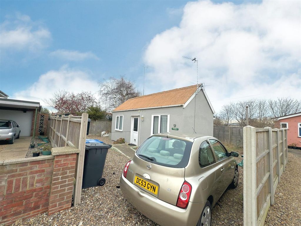 Property photo 2 of 10 Parking.Jpg