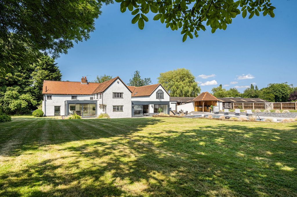 Property photo 1 of 51