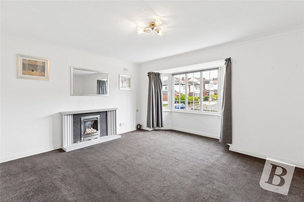 Property photo 2 of 16 Lounge