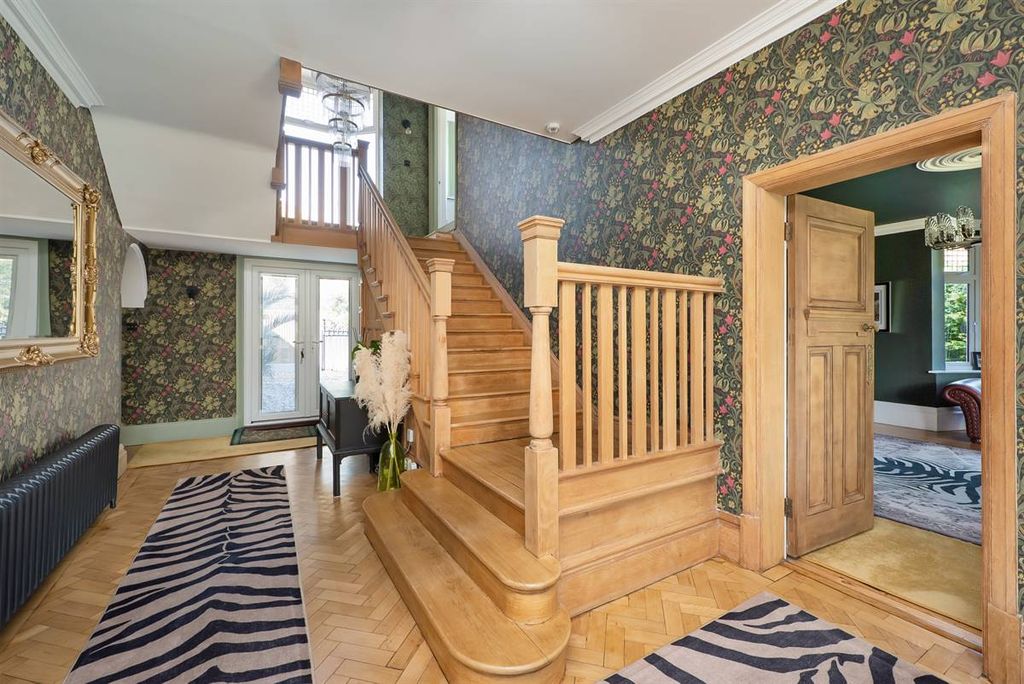 Property photo 3 of 49