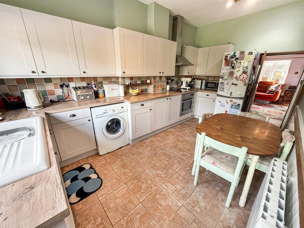 Property photo 2 of 18 Kitchen/Dining Room