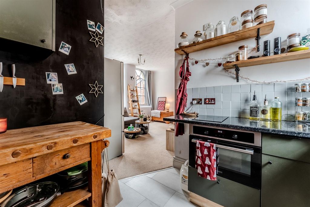 Property photo 3 of 20 Kitchen