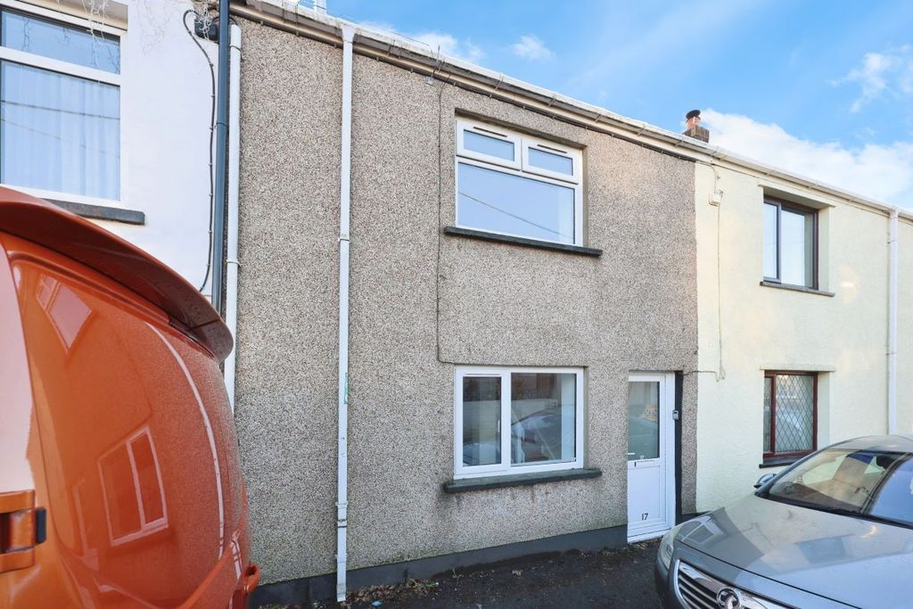 Property photo 1 of 12