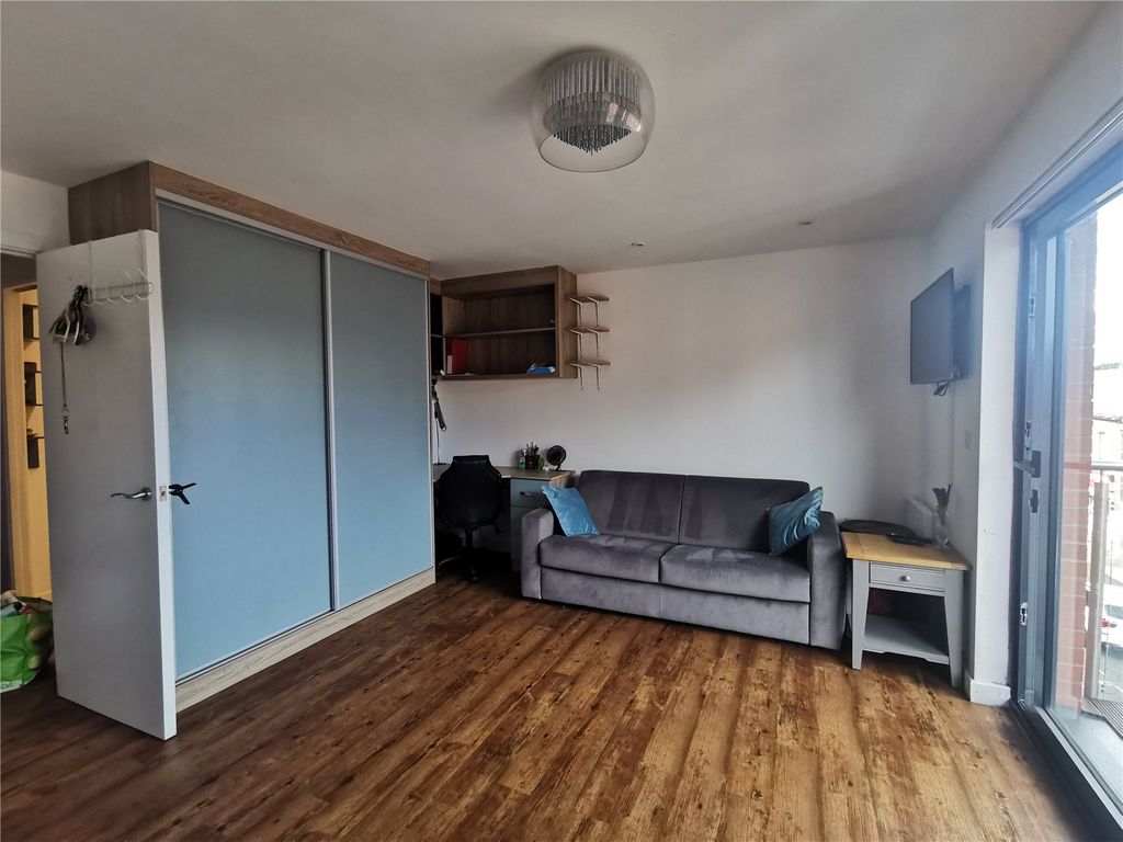 Property photo 3 of 10 Studio Room