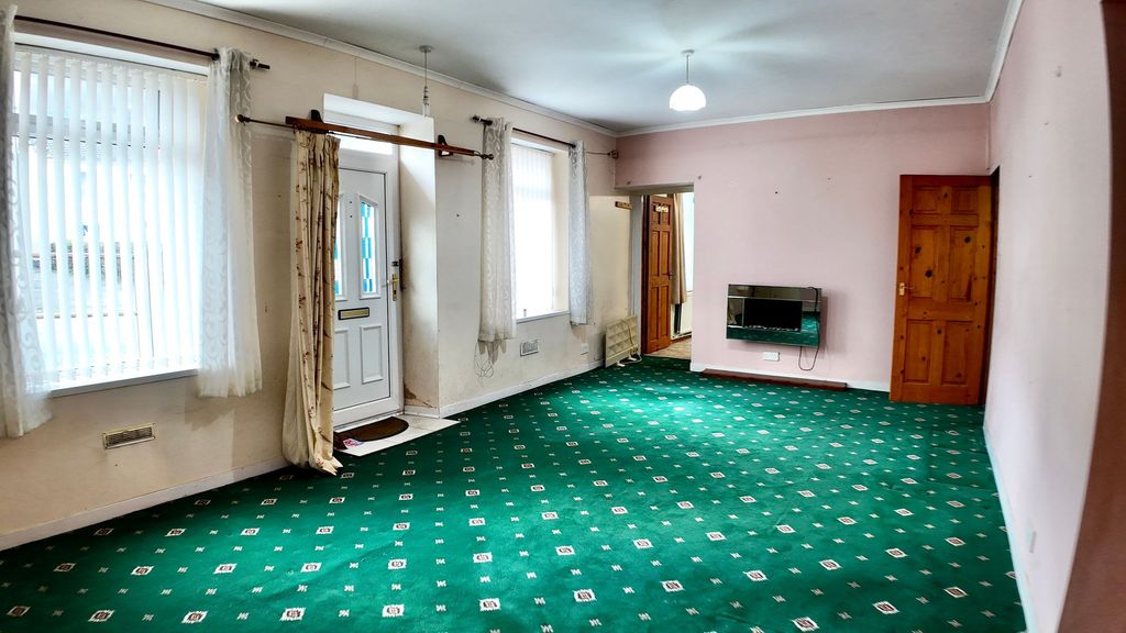 Property photo 2 of 35