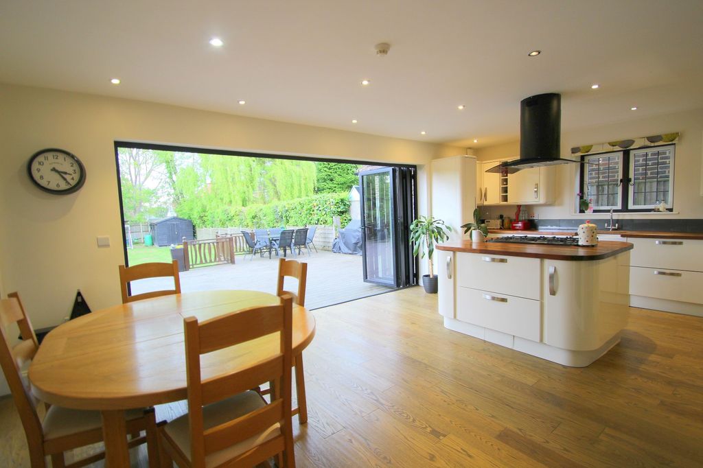 Property photo 2 of 22