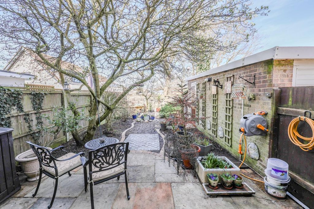 Property photo 2 of 21