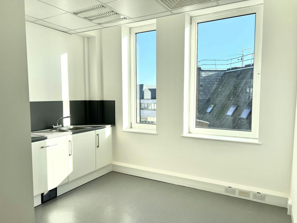 Property photo 2 of 17 291-299 Borough High Street - 4th Floor Kitchen
