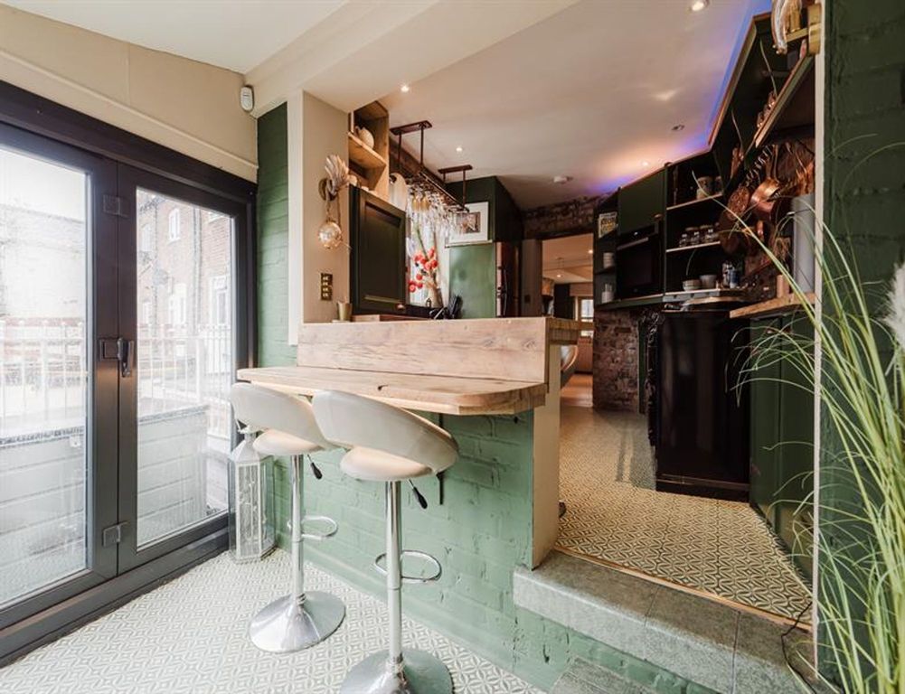 Property photo 2 of 24