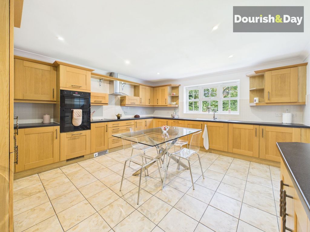 Property photo 2 of 39