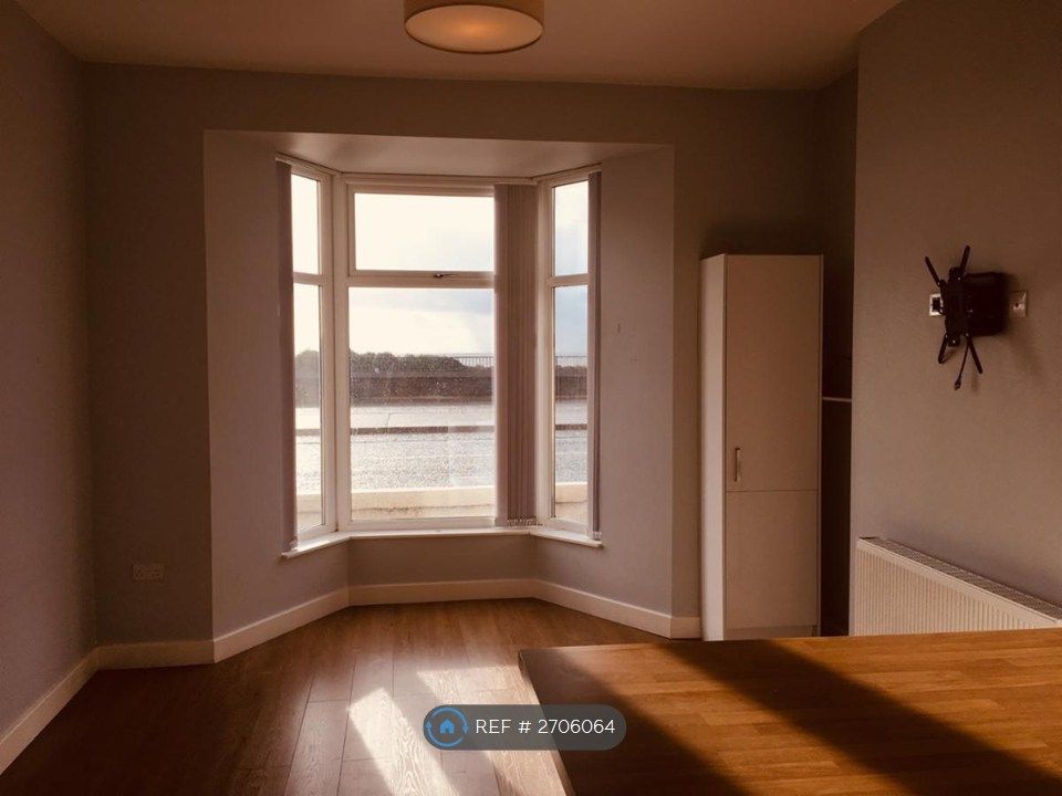 Property photo 2 of 11 Living Room