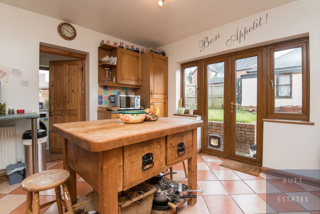 Property photo 3 of 17
