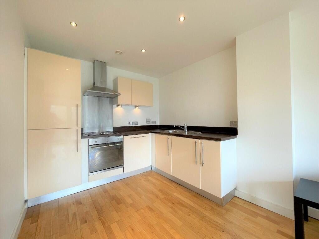 Property photo 2 of 8 Kitchen