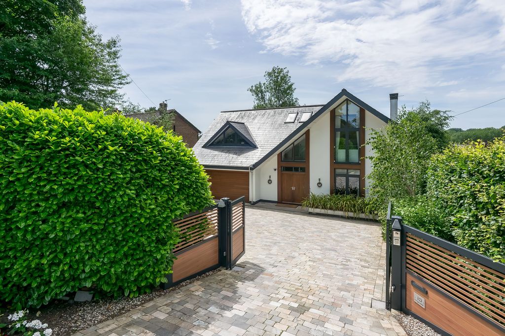 Property photo 1 of 32