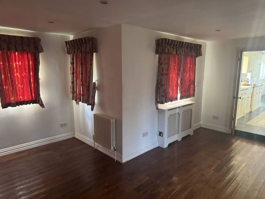 Property photo 2 of 13 Gallery