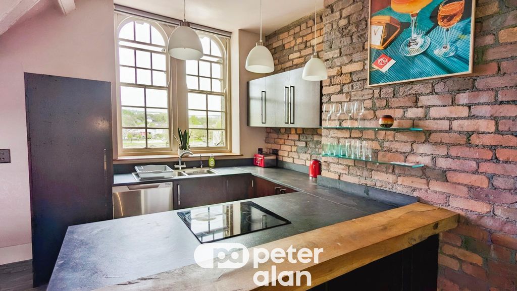 Property photo 1 of 16 Image