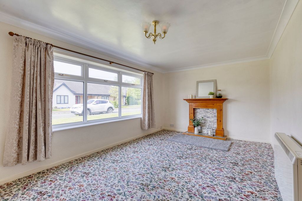 Property photo 2 of 25