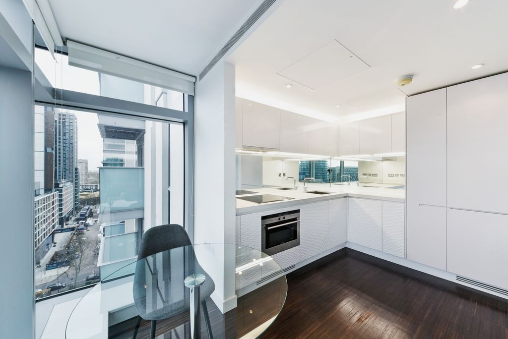 Property photo 3 of 10 Kitchen