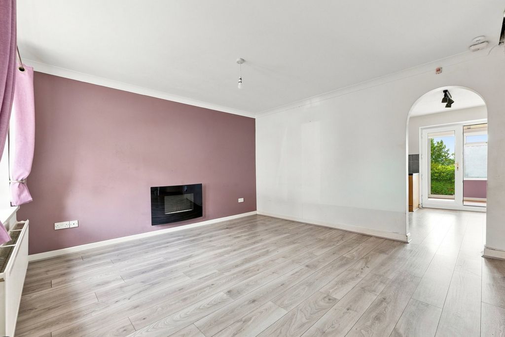Property photo 3 of 28