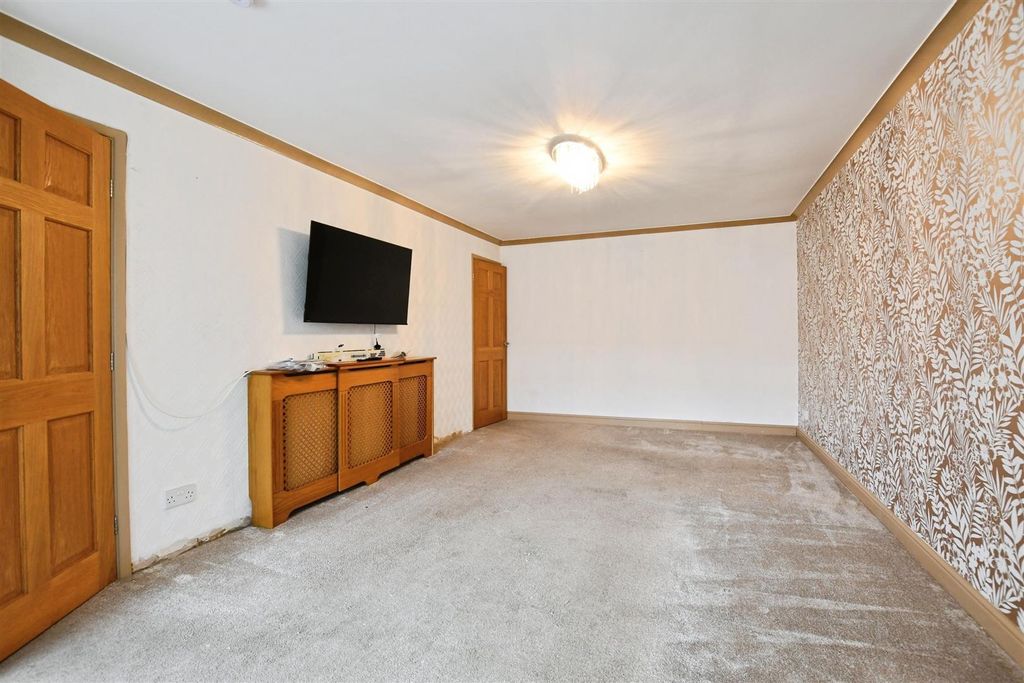 Property photo 3 of 10 Lounge