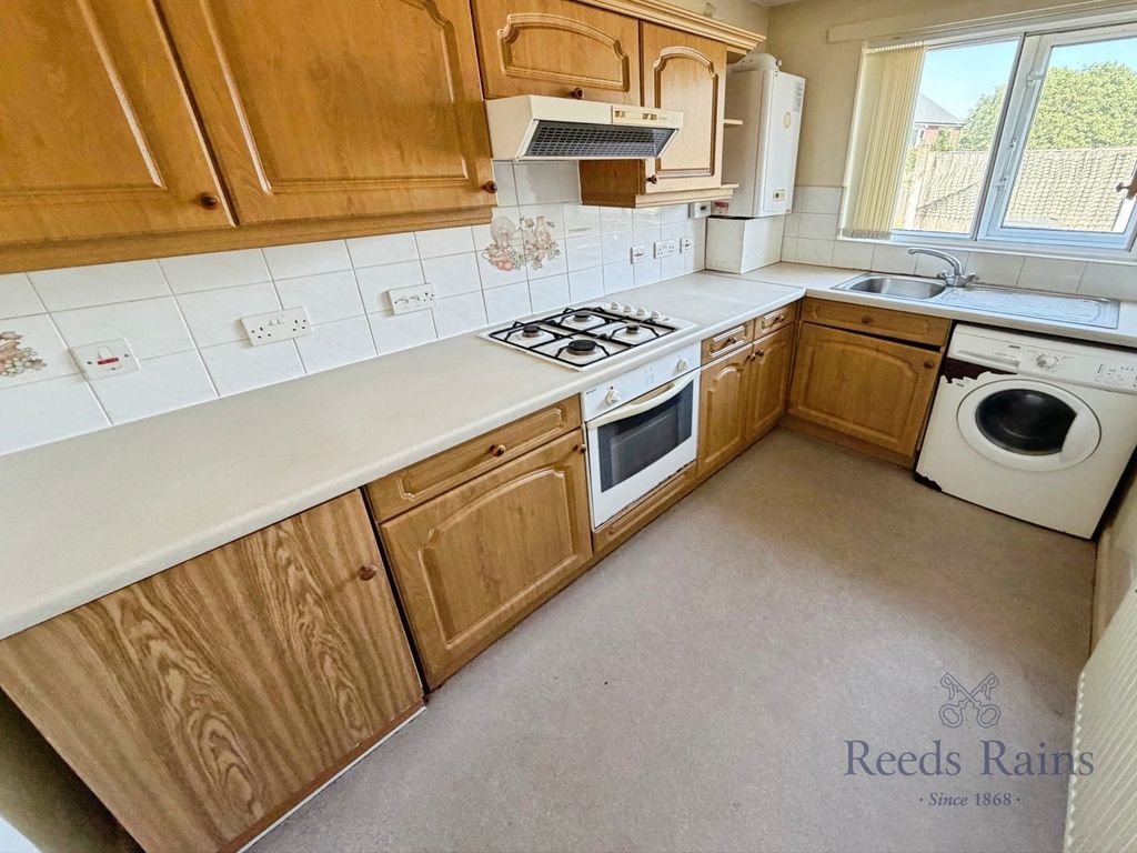 Property photo 3 of 7 Kitchen