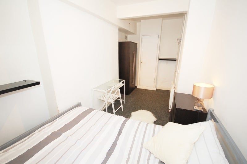 Property photo 3 of 11 Room 1- £850 Available Now