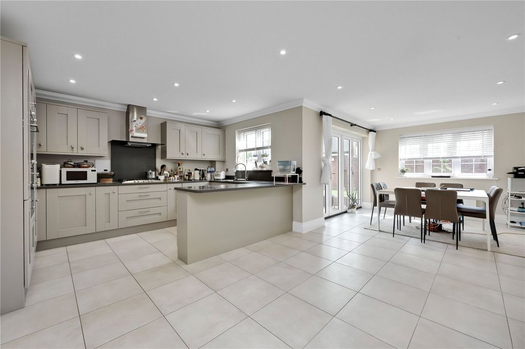 Property photo 3 of 12 Kitchen/Dining