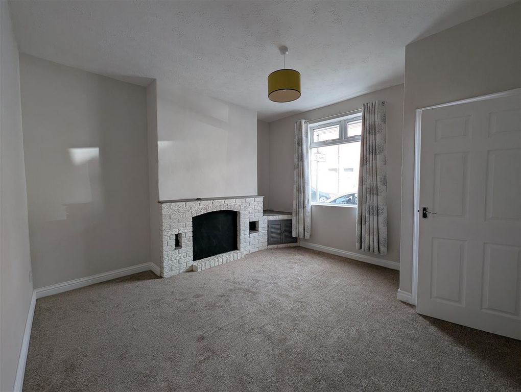 Property photo 2 of 13 Lounge