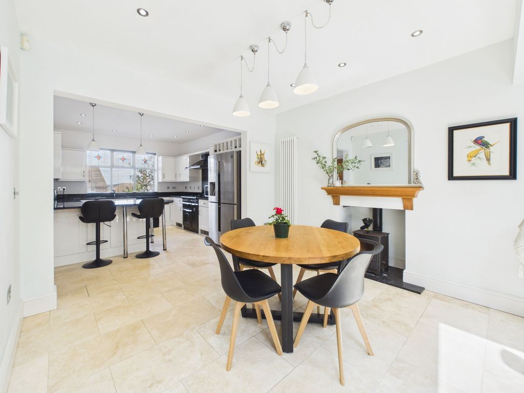 Property photo 2 of 27 Open-Plan Kitchen/Living