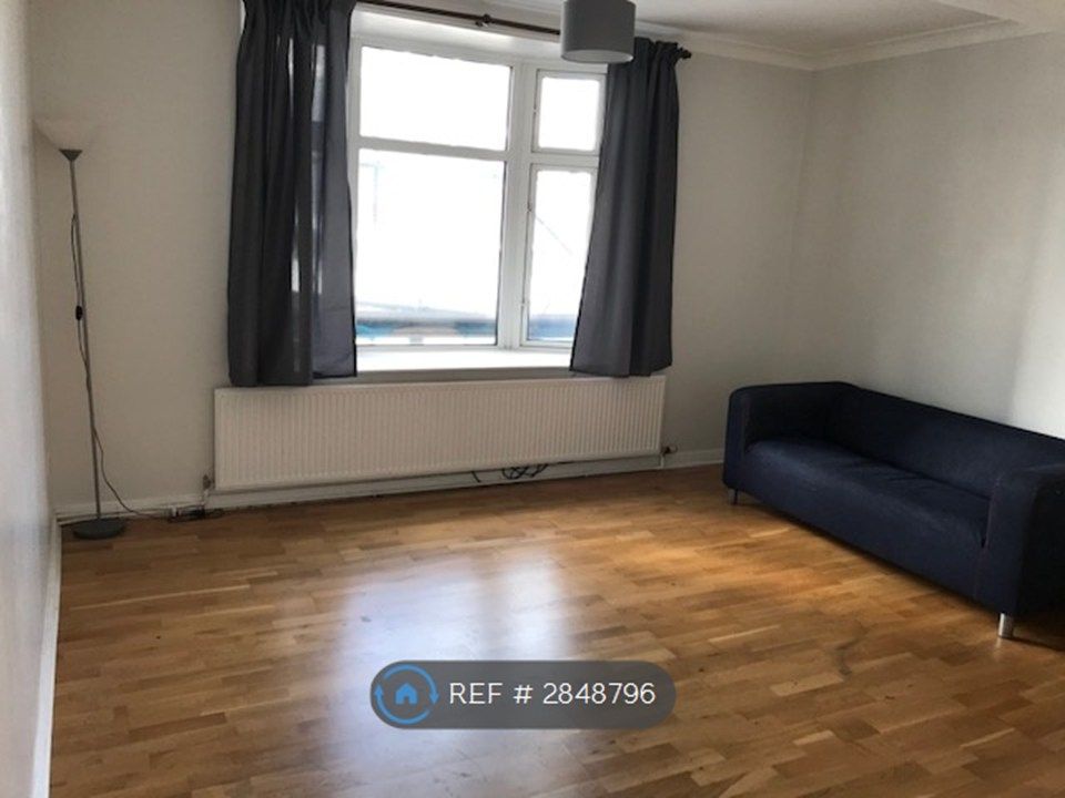 Property photo 1 of 13 Lounge