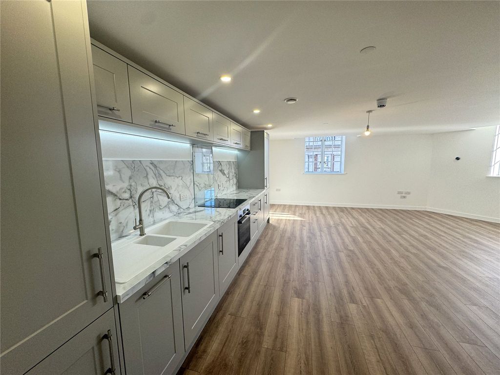 Property photo 1 of 11 Flat 302