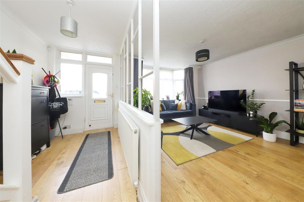 Property photo 2 of 12 Hall