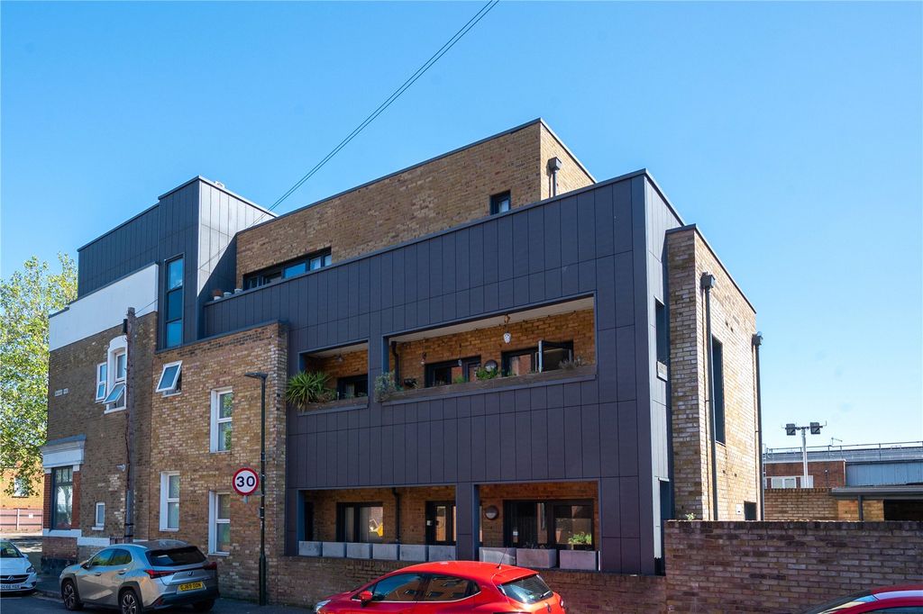 Property photo 1 of 18 Picture No. 01