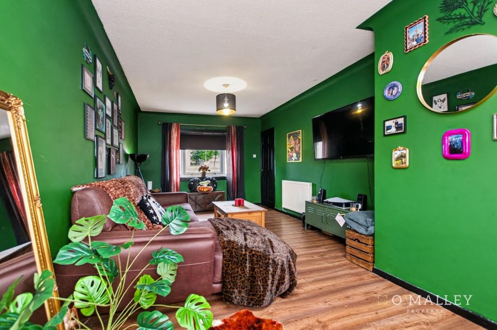 Property photo 3 of 15 Lounge