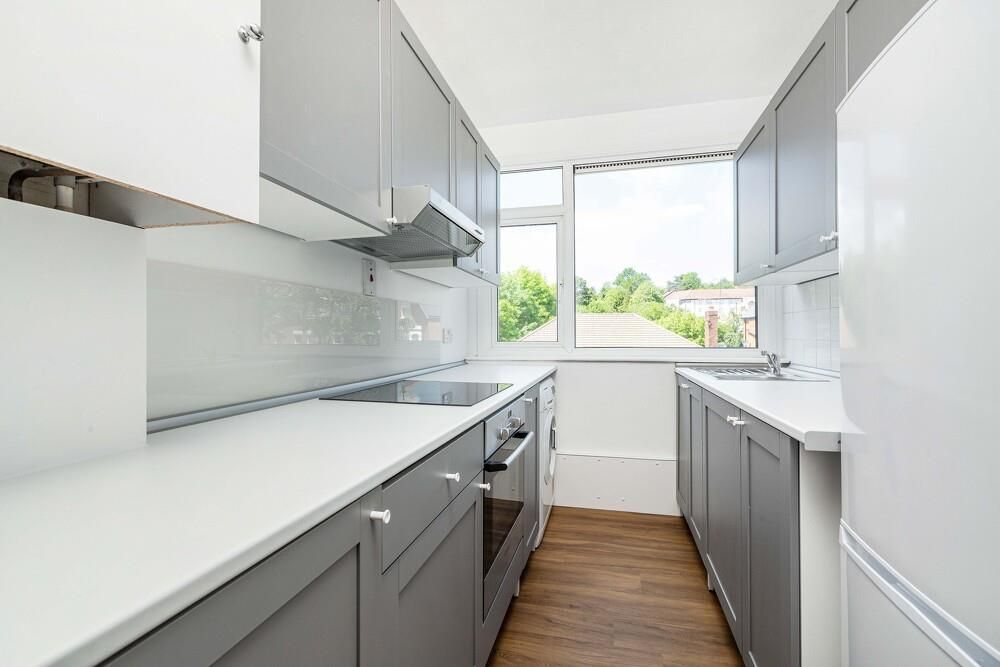 Property photo 2 of 10 Andrew Purnell-Flat 9,142 Worple Road-5.Jpg